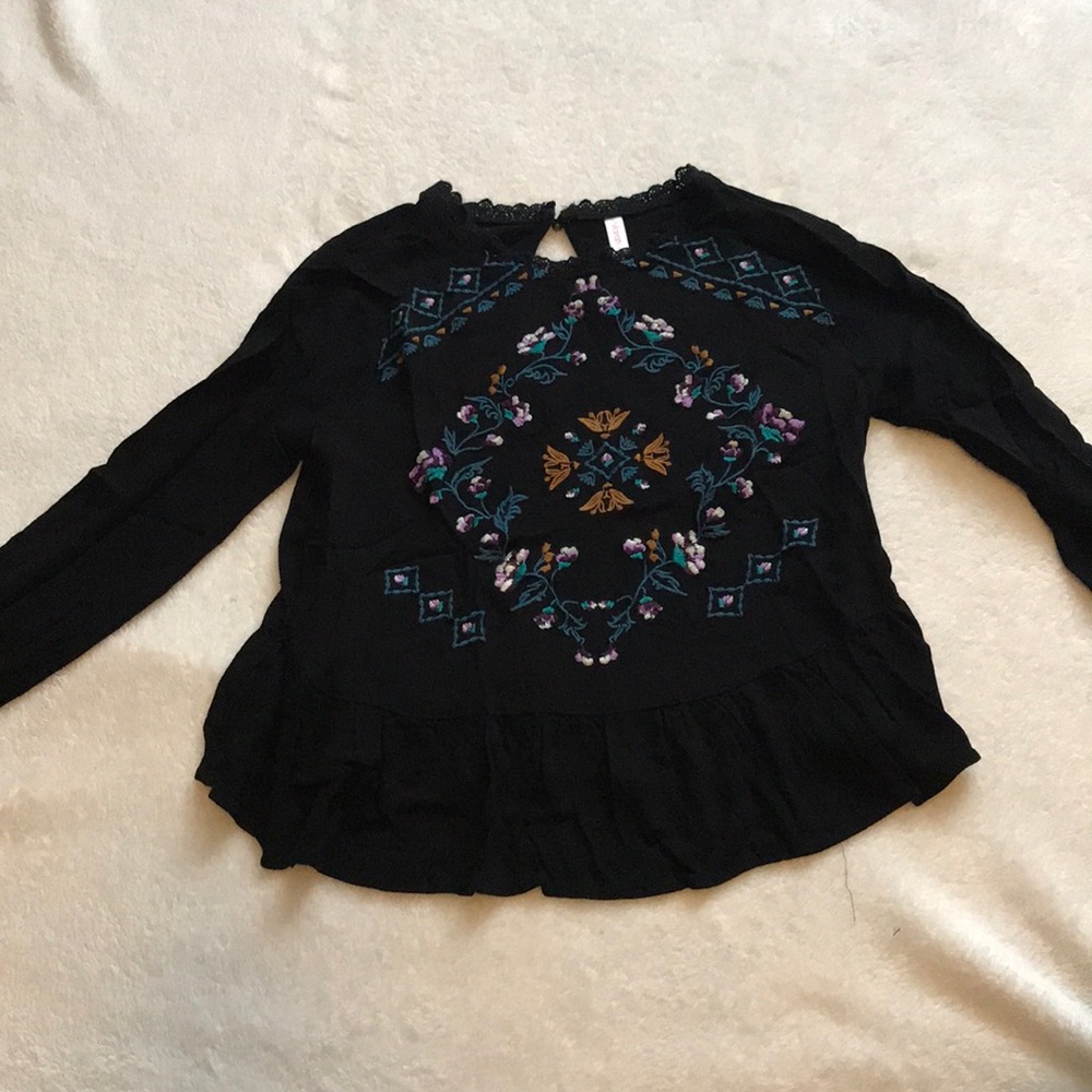 Flowy embroidered shirt